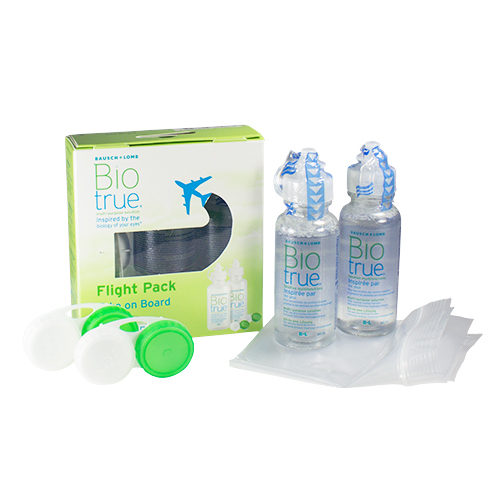 Biotrue Flight Pack è il kit per la pulizia delle lenti a contatto di Bausch & Lomb ideale per chi viaggia in aereo. I due flaconi sono corredati da una busta trasparente richiudibile, come richiesto dalle normative aereoportuali per il trasporto dei liquidi in cabina. Oltre a 2 flaconi di soluzione unica da 60 ml, la confezione include 2 pratici portalenti.